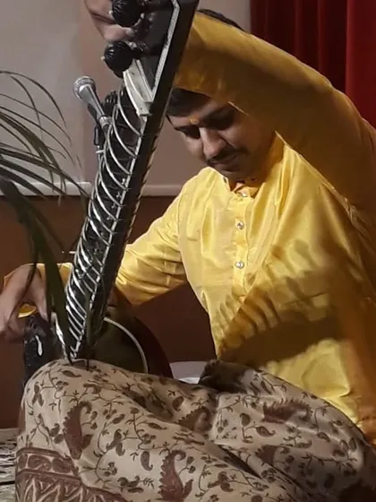 A beautiful photo from the Diwali Pahat morning concert in Pune.