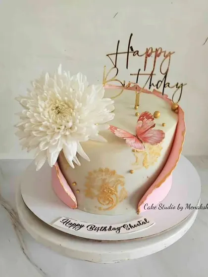 I did this pretty cake for Sheetal's birthday with a pink fondant wrap-around detail. The cake is topped with a large fresh chrysanthemum and features hand-painted gold accents.