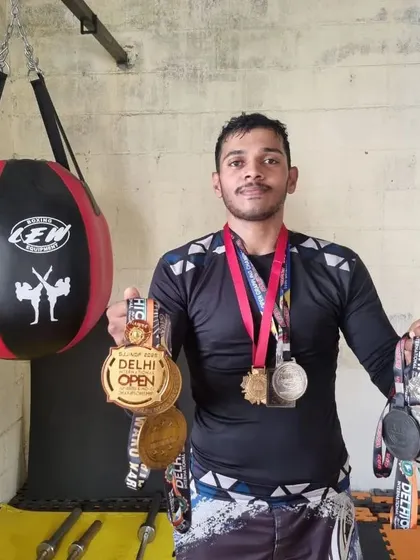 A recap of my achievements in 2023: 5 gold, 3 silver, and 1 bronze medal across various BJJ and kickboxing tournaments.