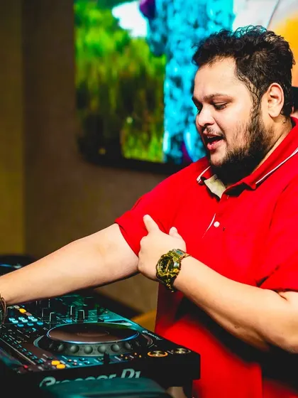 Where music flows, energy follows. A candid shot of me feeling the music and connecting with the vibe of the room.