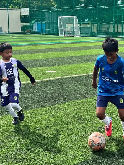 A thrilling 6-5 victory for our U-9 team against Kickstart FA, with Ronald scoring a double hat-trick. This match highlights the exciting, high-scoring nature of youth football.