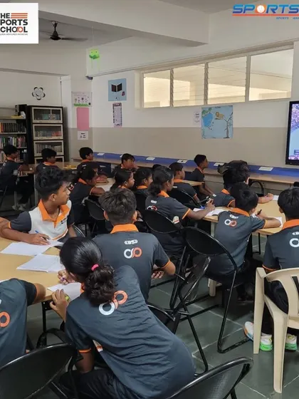 Another view of the SportsKPI session, where students learn to interpret game data and performance analytics.