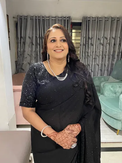Oozing with freshness. A minimal and glowing look for this client in a classic black saree, proving that elegance is timeless.