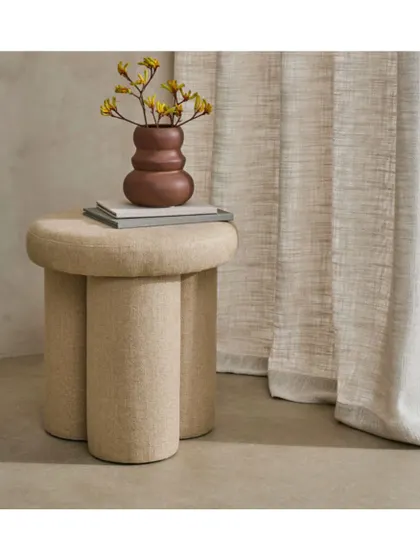If you appreciate natural textures, 'Luta' is a perfect choice. This fabric has a beautiful, organic weave that is ideal for creating a calm, earthy, and sophisticated environment.