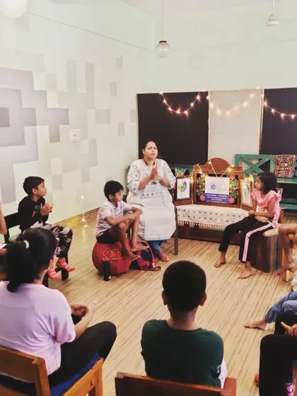 The whole group is captivated during our 'Nautical Narratives' session. We set up our workshops in a circle to create a cozy, inclusive atmosphere where every child feels involved in the storytelling experience.