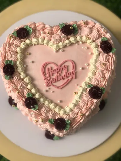 A top-down view of the pink and burgundy heart-shaped cake.