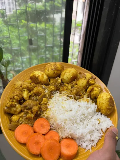 Another example of a well-structured meal: rice, egg curry, cauliflower sabzi, and fresh carrots. This plate is balanced with protein, carbs, and micronutrients to support a healthy lifestyle.