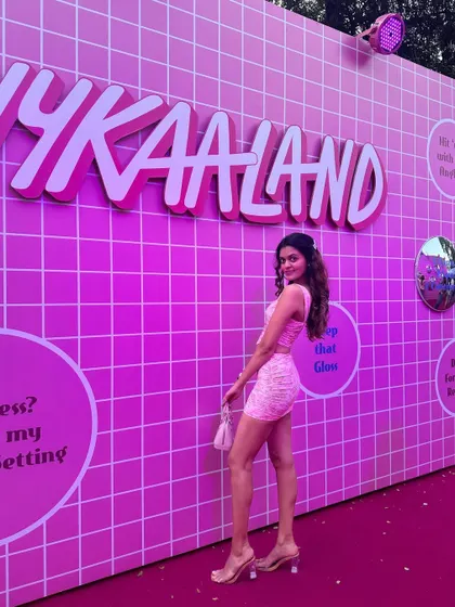The aesthetic at Nykaaland was so on-brand for me. I love all things pink and glamorous.