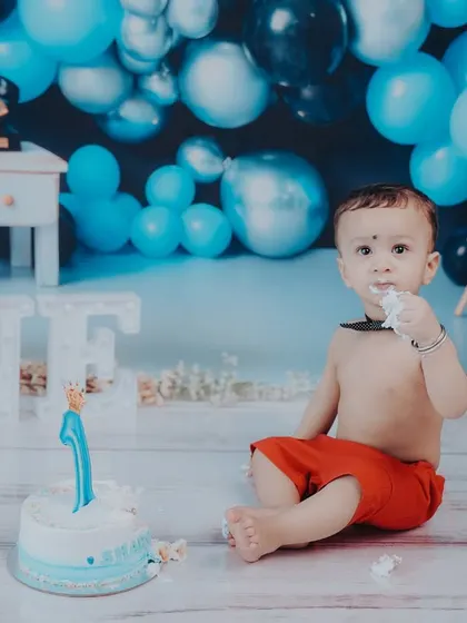 A first birthday is a huge milestone, and what's a party without a little cake? Cake smash sessions are a wonderfully fun and messy way to celebrate your baby's big day and capture their delightful personality.