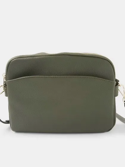 The Australia Crossbody bag in a stylish olive green. This colour is a great neutral that adds a bit of personality to your look.