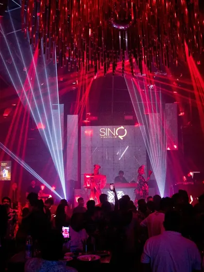 A duplicate of the wide stage shot at Sinq (21), highlighting the impressive laser and light production.