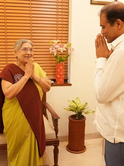 Welcoming Dr. Pankaj Bhoyar ji, State Minister for Home & Rural Development, to The Yoga Institute with a traditional greeting.
