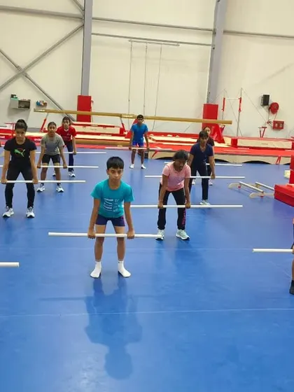 Teaching the basics of the deadlift movement to young athletes. Proper technique from a young age is the best way to ensure safety and maximize future strength gains.