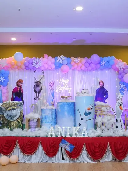 A wide shot of a large-scale Frozen theme decoration set up on a stage. This is perfect for bigger venues like clubhouses or party halls, creating a grand backdrop for the celebration.