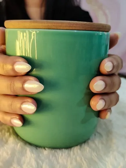Another look at the 'Glazed Donut' nails, this time on a shorter, more natural length. It proves that this trend looks gorgeous on nails of all shapes and sizes.