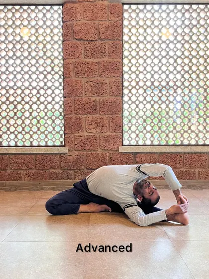 This carousel demonstrates the progression into Upavistha Konasana for both beginner and advanced practitioners. It shows how to work on the forward fold and lateral bend, emphasizing that the abdomen should rest down before the chest.