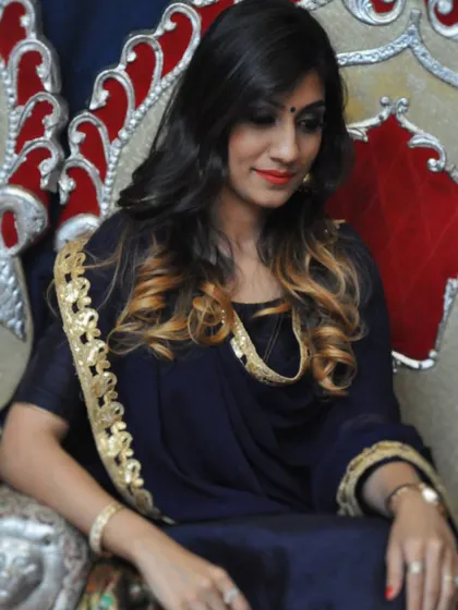 A glimpse of me in a classic festive look. My workshop is designed to help you find your own perfect festive style, with confidence and ease.