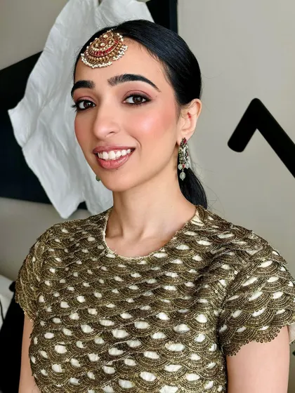 What's the first word that comes to mind for this bridesmaid look? For me, it's FRESH. Glowing skin and defined eyes are always a winning combination.