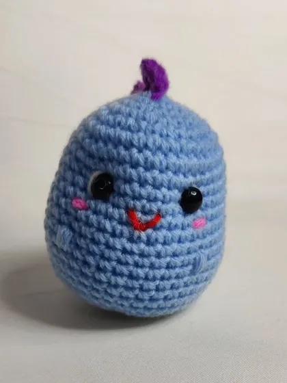 The front view of the little blue dino.
