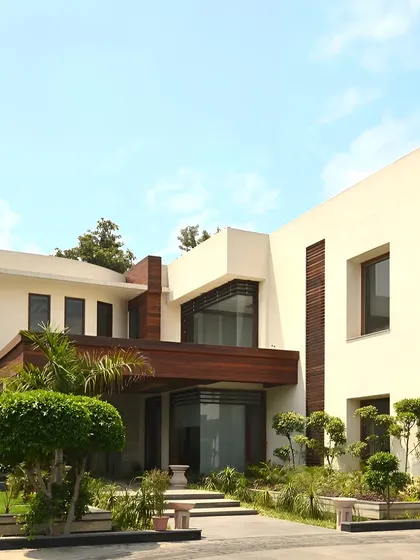 An elegant fusion of modern design and nature. This facade features clean, precise right angles complemented by lush greenery, while the wooden accents add warmth. Though completed 10 years ago, its timeless design continues to inspire.