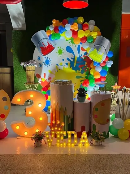 Another shot of the colorful art-themed setup.