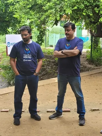 Our team briefs volunteers from NTT Data at Aravali Creek, explaining how the restored corridor connects to a larger trail system for pedestrians and cyclists.