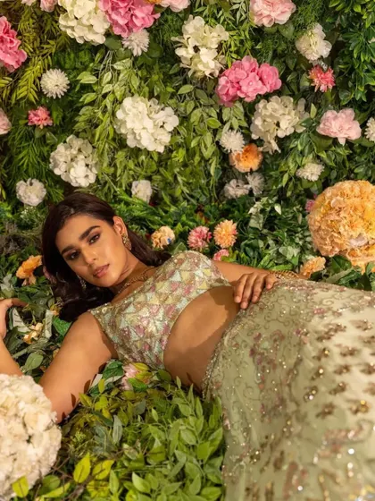 A beautiful overhead shot, creating a "bed of flowers" effect that is both artistic and romantic.
