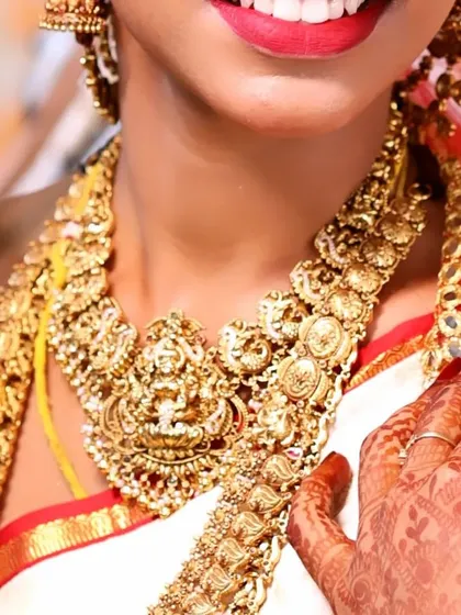 A focus on the stunning temple jewellery. I always advise my brides on how to coordinate their makeup with their jewellery for a harmonious and regal look.