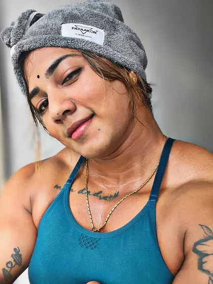 A close-up with the Payaakon towel. Small comforts make the tough journey of a bodybuilder a little easier.