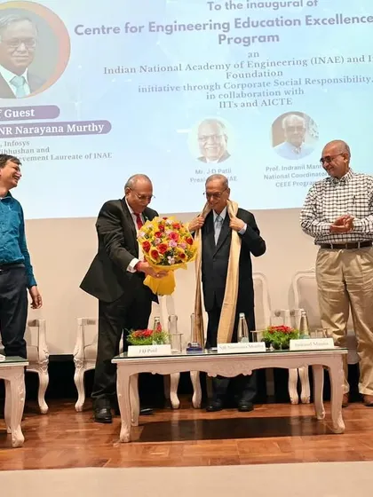 Capturing the moment Shri Narayana Murthy is welcomed on stage at the IIT-Delhi event. I focus on documenting the key interactions and formalities of high-profile events.