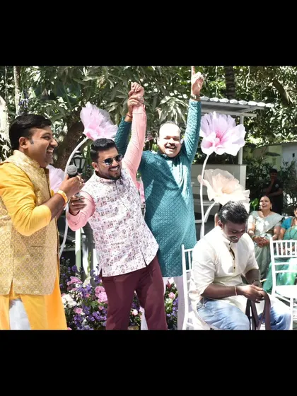 A candid moment of pure joy and laughter with the guests. This is the atmosphere I strive to create.