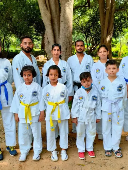 A group photo with students of different belt levels, from yellow to blue, after a successful seminar.