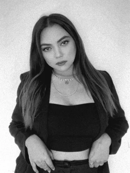 A classic black and white portrait, simple and strong.