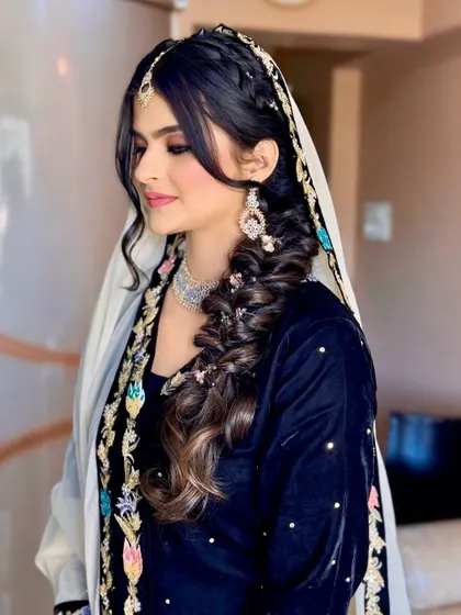 A beautiful Roka look with a side-swept fishtail braid, a romantic and elegant choice.
