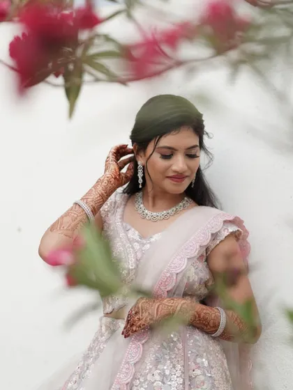 This artistic shot through flowers shows how a soft glam look can be styled for beautiful, professional photos. Posing and composition are key elements I discuss in my mentorship.