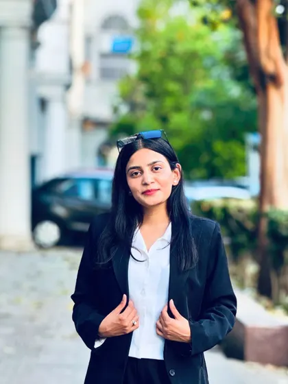 A calm and confident look. I believe in being true to myself, a principle that guides my interactions with clients, colleagues, and the court.