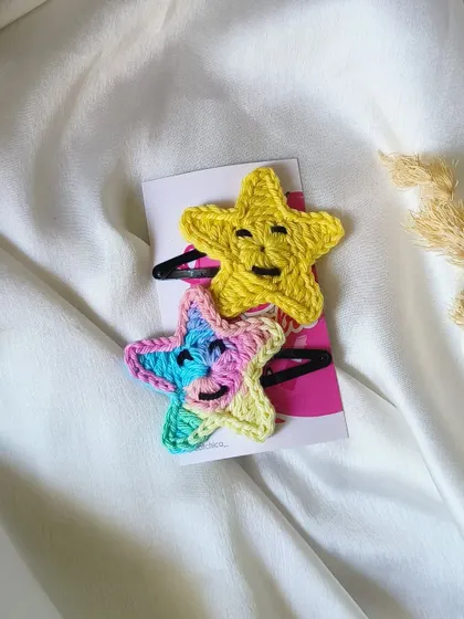 Let your little one shine with these happy star clips! I've added little embroidered faces to make them extra cheerful.