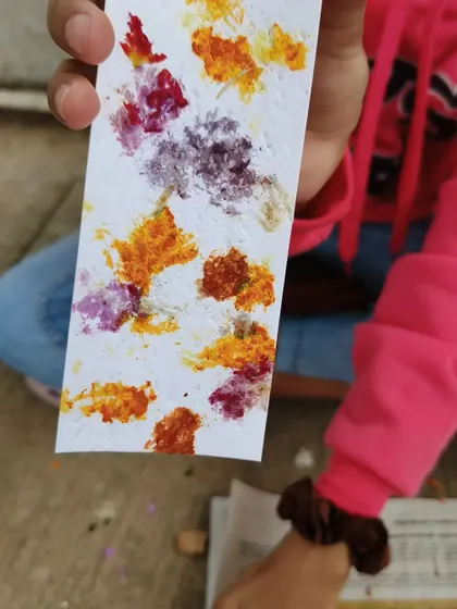 Discovering colors from nature. In our botanical art workshop, children learn to extract pigments from flowers and leaves to create beautiful, abstract bookmarks. It's a magical and eco-friendly process.
