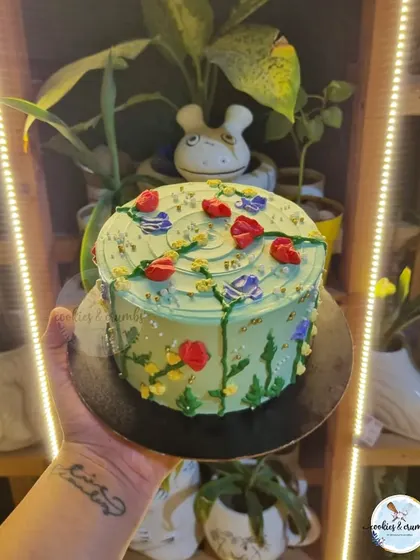 The popping red flowers on this green cake create such a striking contrast. This is a great example of a simple floral design that really stands out.