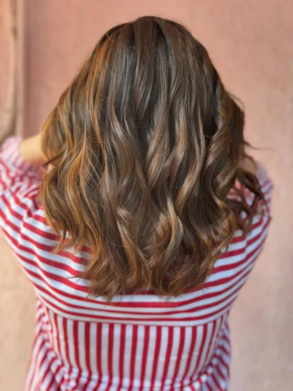 Serving spiced maple vibes with this warm brunette look. This is another non-bleach color, perfect for adding warmth and richness. (No filter)