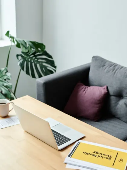 Even a single, well-placed plant can transform a workspace. A large Monstera in the background adds life and a sense of calm to this professional setting, promoting a more relaxed and creative atmosphere.