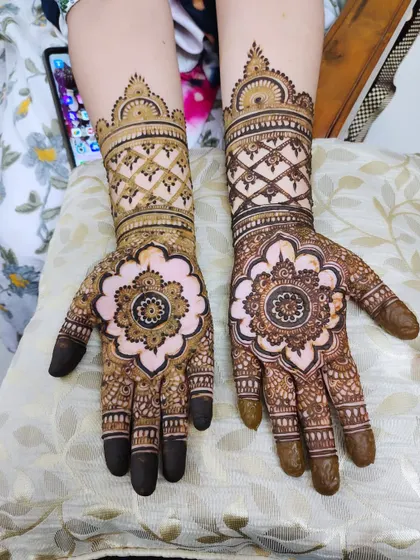 A gorgeous design with a central floral mandala. The dark fingertips are a classic choice.