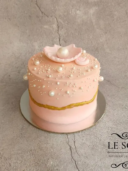 This cake was for a Pearl Anniversary, and I love how the theme came to life. It's a half-kg Biscoff cake decorated with a fondant seashell holding a large sugar pearl.