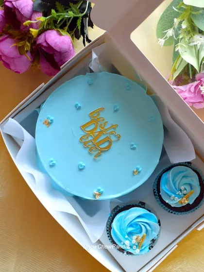 A Father's Day bento cake and cupcake set. The simple "Best Dad Ever" design on this bento cake makes for a sweet and personal gift.