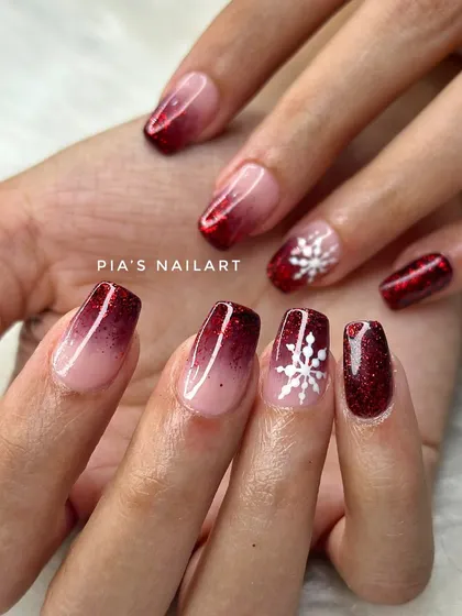 All the red glitters are out for the holiday season. This is a beautiful red glitter ombre with a delicate snowflake accent.