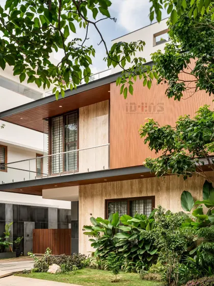 This angle highlights the cantilevered balcony and the deep-set windows, which provide shade and add depth to the architectural composition.