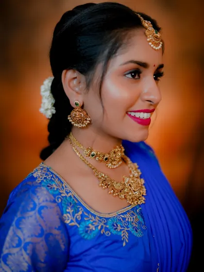 And for a third look, we used a simple antique gold choker. This demonstrates how you can get three distinct styles for one saree, just by changing the jewellery.