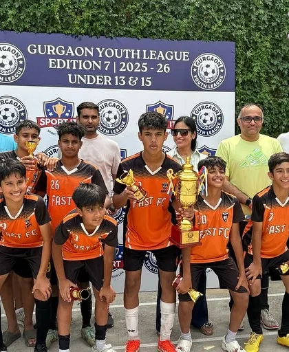 The full squad of the U13 GYL champions with parents and coaches. A true team effort on and off the pitch.