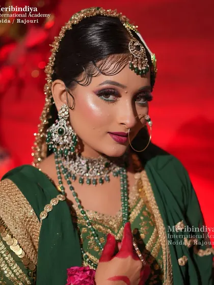 A close-up of the Muslim bride's hairstyle, showing delicate, gelled baby hair waves at the hairline for a vintage touch.