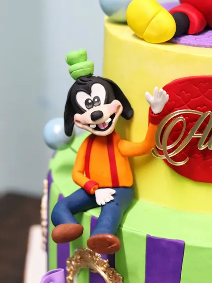 A duplicate image of the classic Goofy character topper.